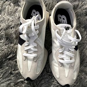 New Balance 327